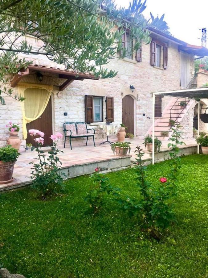 B&B Il Poggetto Serra SantʼAbbondio Exterior foto