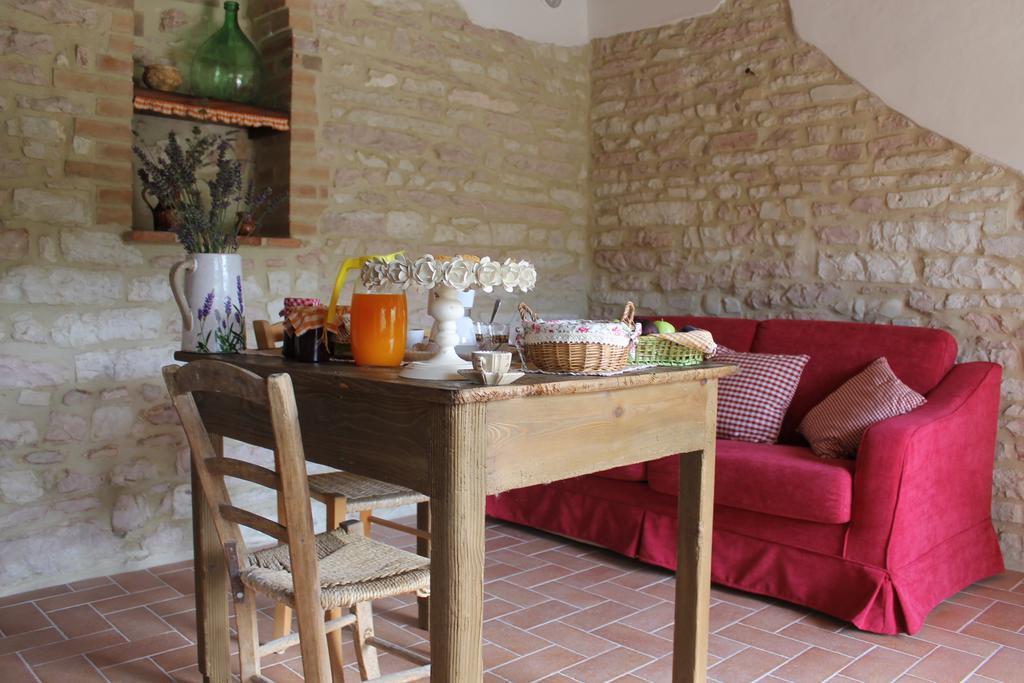 B&B Il Poggetto Serra SantʼAbbondio Exterior foto