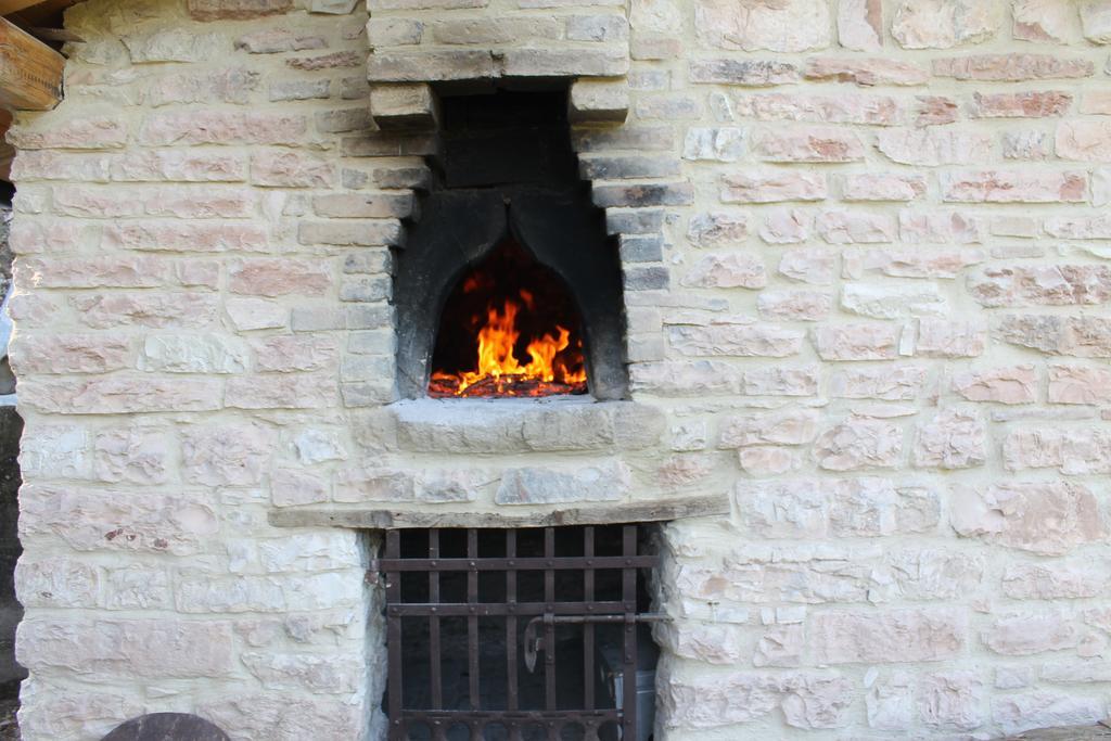 B&B Il Poggetto Serra SantʼAbbondio Exterior foto